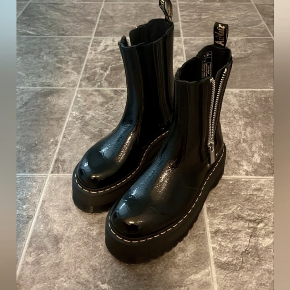 Dr. Martens MAX DISTRESSED PATENT PLATFORM BOOTS New size 8